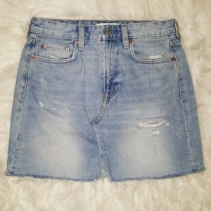 FREE WITH PURCHASE H&M LABEL OF GRADED GOODS DISTRESSED JEAN SKIRT